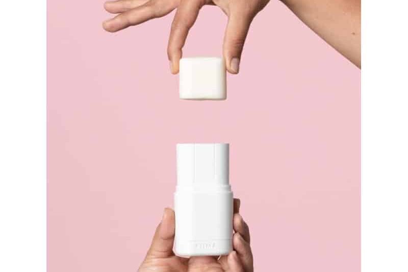 applicatore ricaricabile kiima per deodoranti solidi bianco